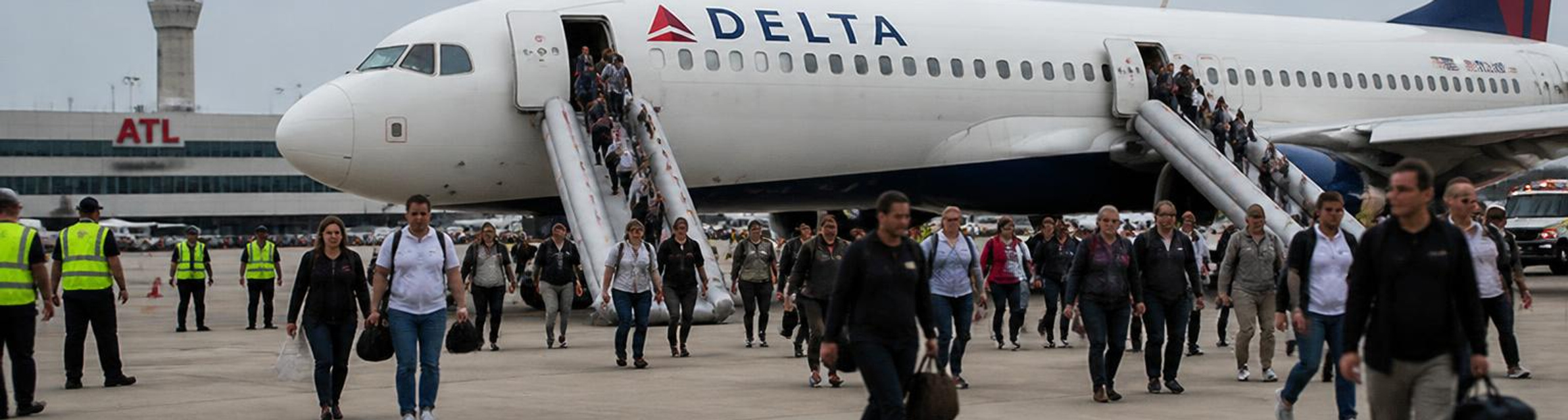 Delta flight 2204 makes emergency landing in Atlanta after fumes reported in cockpit; over 200 passengers evacuated