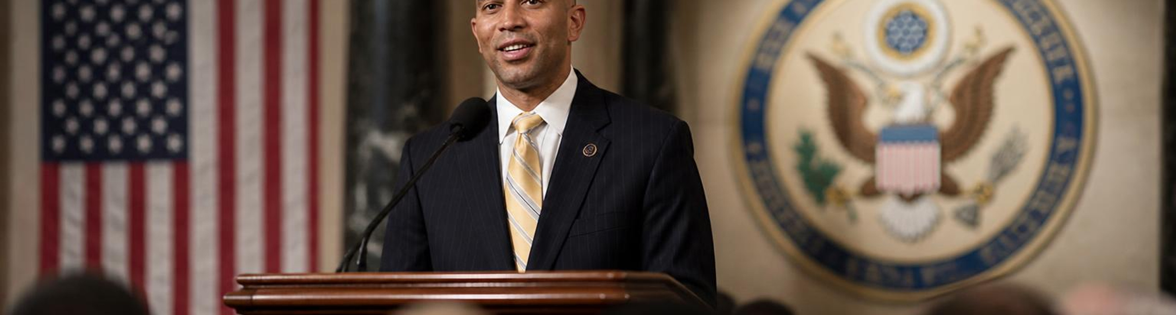 Hakeem Jeffries outlines Democratic priorities ahead of potential House takeover in midterms